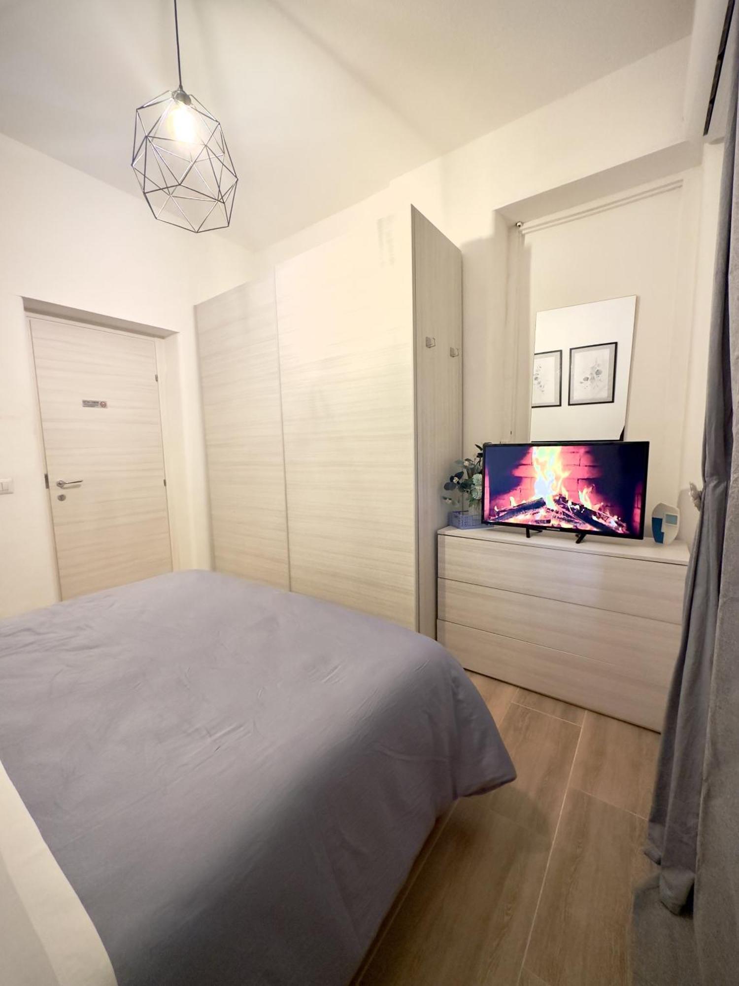 Dama House Airport&Hospital Apartment คาตาเนีย ภายนอก รูปภาพ